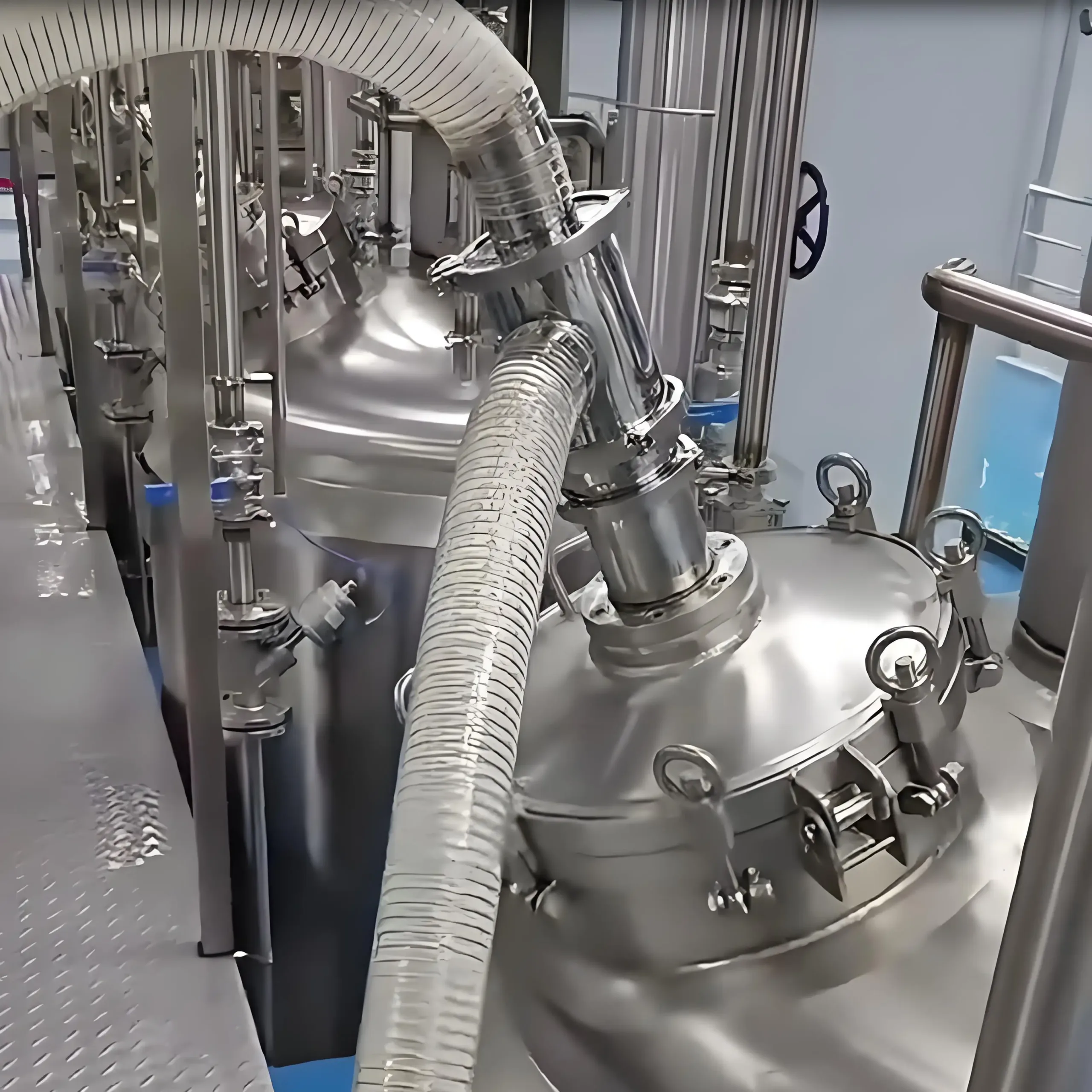 药品反应釜上料